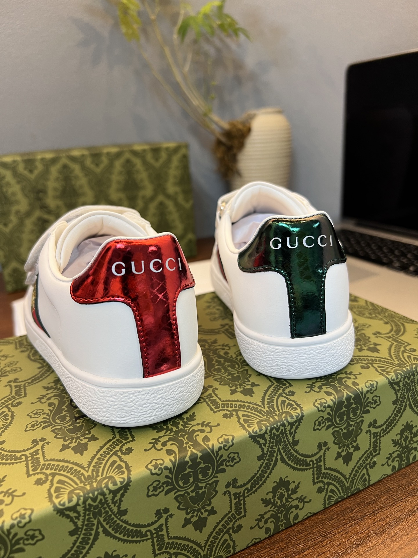 Children's shoes child